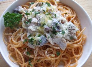 Foto principal de Spaghetti al peperoncino con salsa de setas variadas