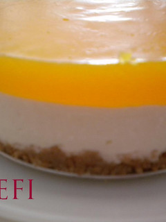 Una foto de Tarta de queso y zumo de naranjas