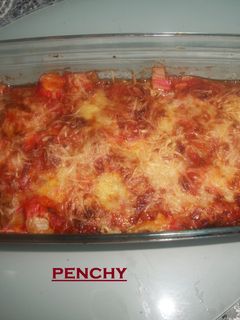 Una foto de Pastel gratinado de calabacín, atún y surimi