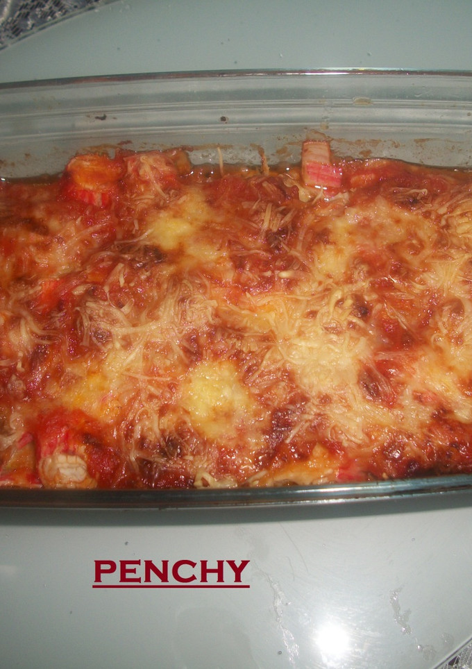 Una foto de Pastel gratinado de calabacín, atún y surimi