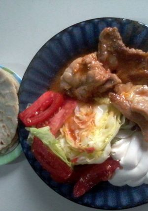 Una foto de Costillas de cerdo guisadas estilo catracho