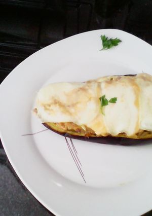 Una foto de Berenjenas rellenas de carne y jamón al horno