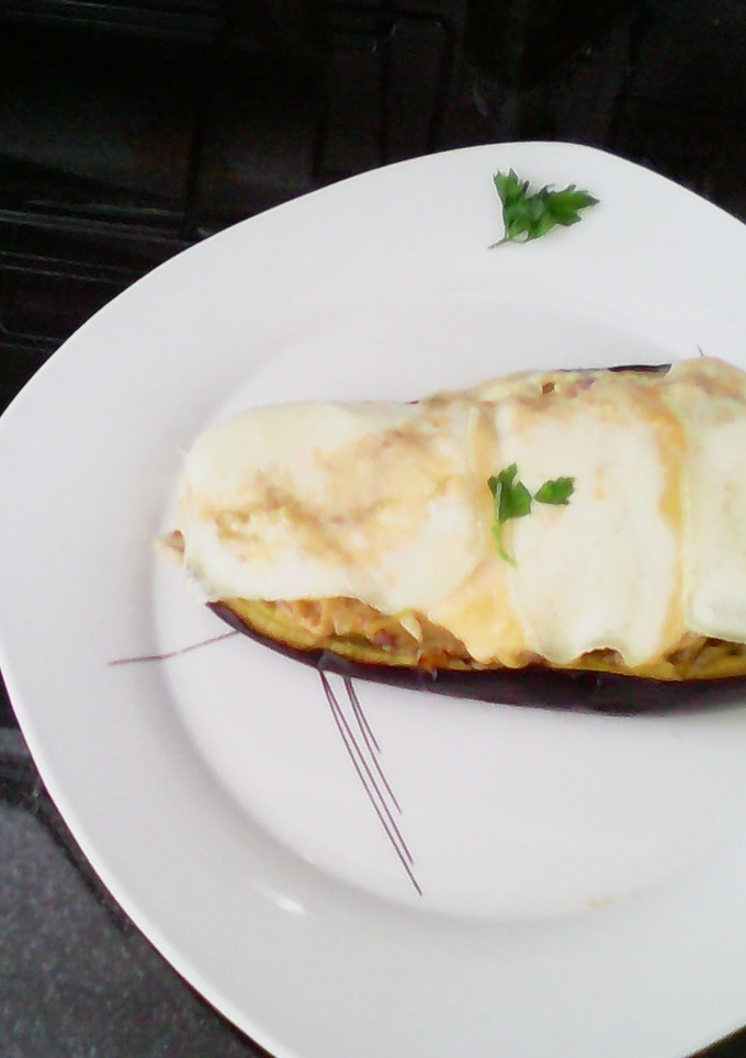 Una foto de Berenjenas rellenas de carne y jamón al horno