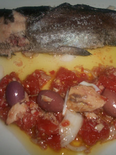 Una foto de Trucha asalmonada con jamón ibérico a la sal