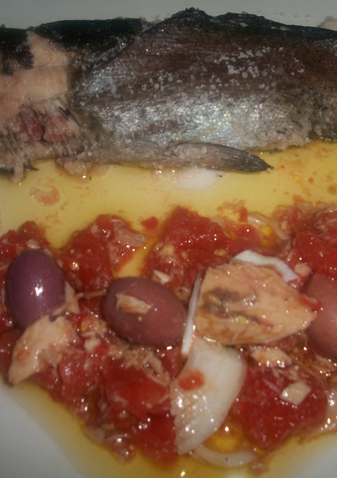 Una foto de Trucha asalmonada con jamón ibérico a la sal