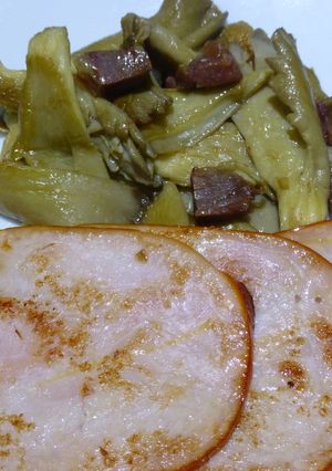 Una foto de Pechuga de pavo con setas y jamón