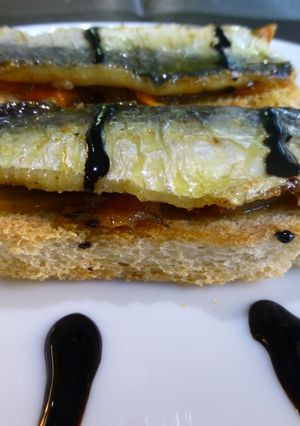 Una foto de Tapa de sardina en escabeche