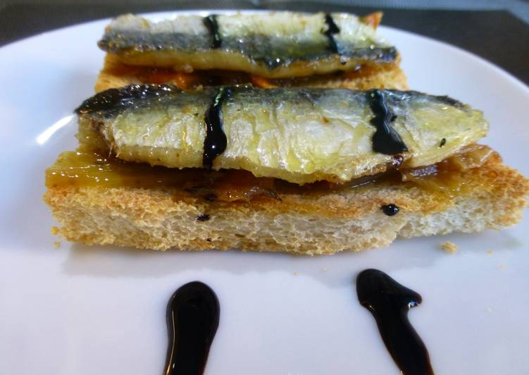 Tapa de sardina en escabeche