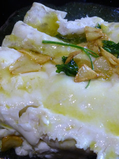 Una foto de Cogote de merluza al horno con vino blanco