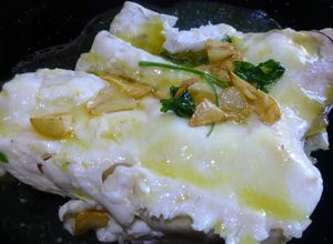 Una foto de Cogote de merluza al horno con vino blanco