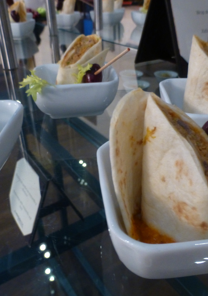 Una foto de Tortitas de maíz con atún y pimientos