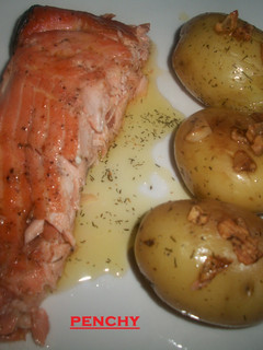 Una foto de Salmón al cava con patatas al eneldo