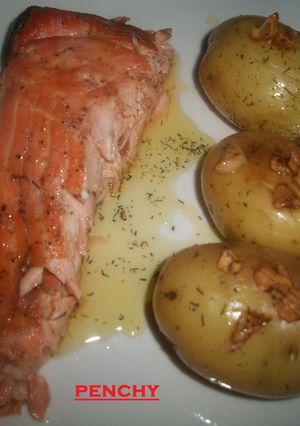 Una foto de Salmón al cava con patatas al eneldo