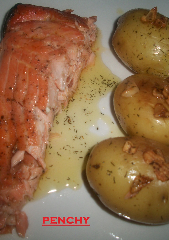 Una foto de Salmón al cava con patatas al eneldo