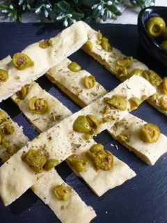 Una foto de Focaccia con aceitunas rellenas