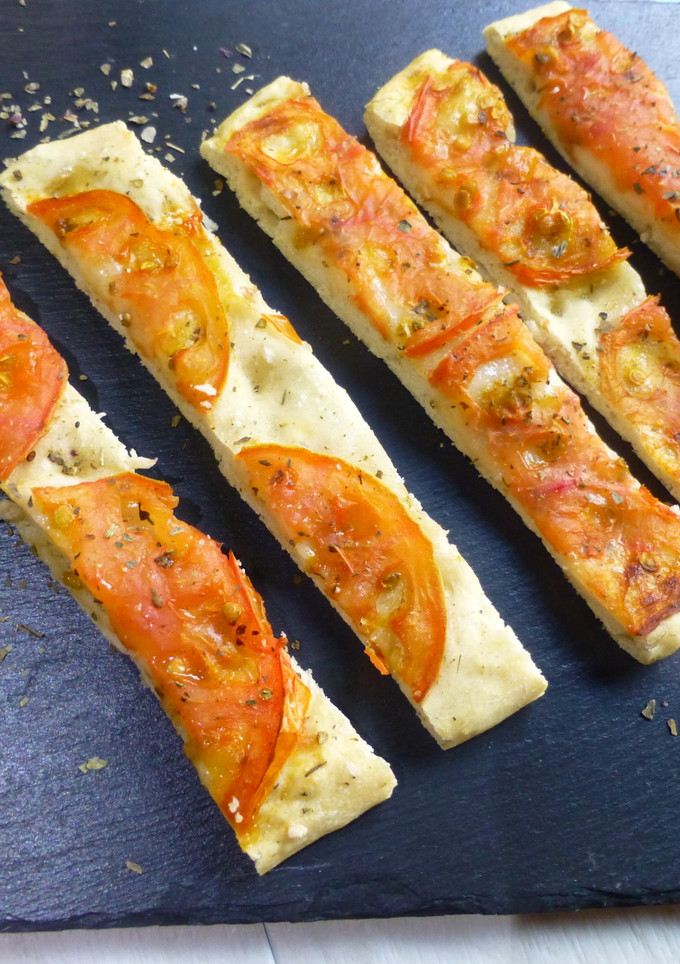 Una foto de Focaccia con tomate