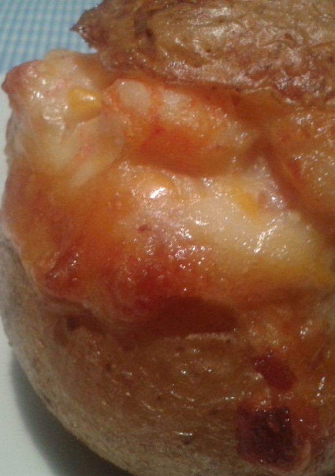Una foto de Patatas rellenas con gambas, jamón serrano y queso