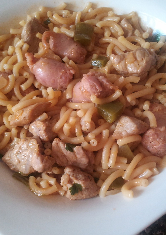 Una foto de Fideos con longaniza blanca