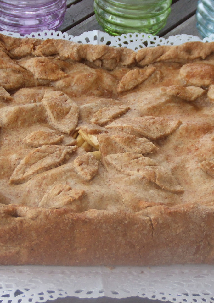 Una foto de Empanada gallega de manzana
