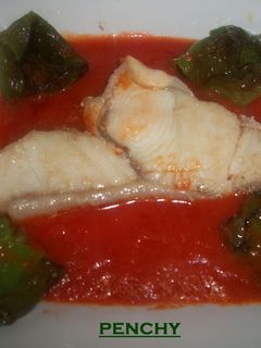 Una foto de Cazón con tomate y pimiento al Fino de Moriles