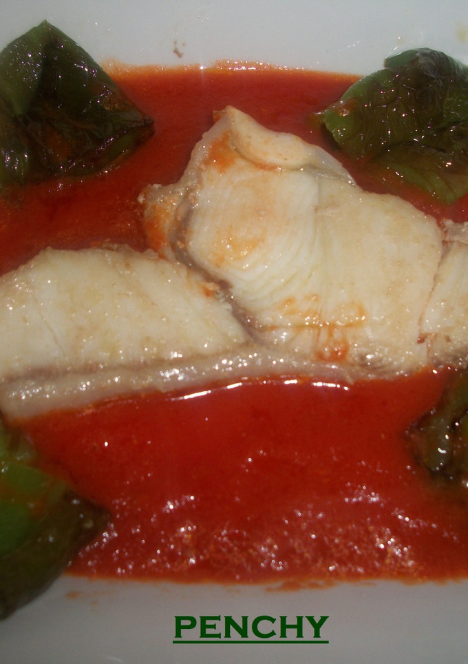 Una foto de Cazón con tomate y pimiento al Fino de Moriles