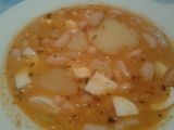 Judías blancas con patatas y huevo