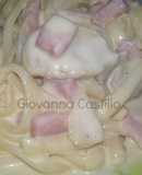 Fetuccini Alfredo con champiñones