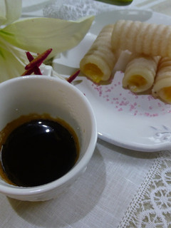 Una foto de Huesitos de santo de yema