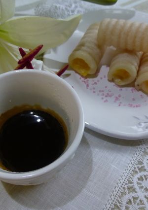 Una foto de Huesitos de santo de yema