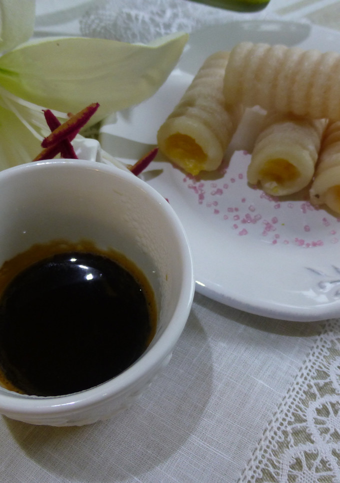 Una foto de Huesitos de santo de yema