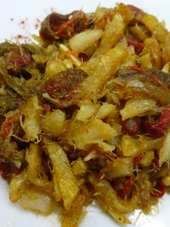 A picture of Bacalao desmigado con pimientos y patatas.