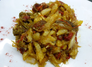 Foto principal de Bacalao desmigado con pimientos y patatas
