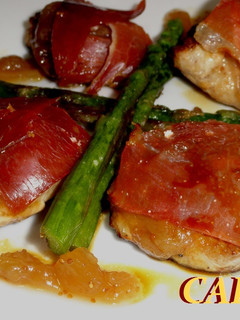 Una foto de Solomillo de cerdo en costra de jamón y chutney de higos