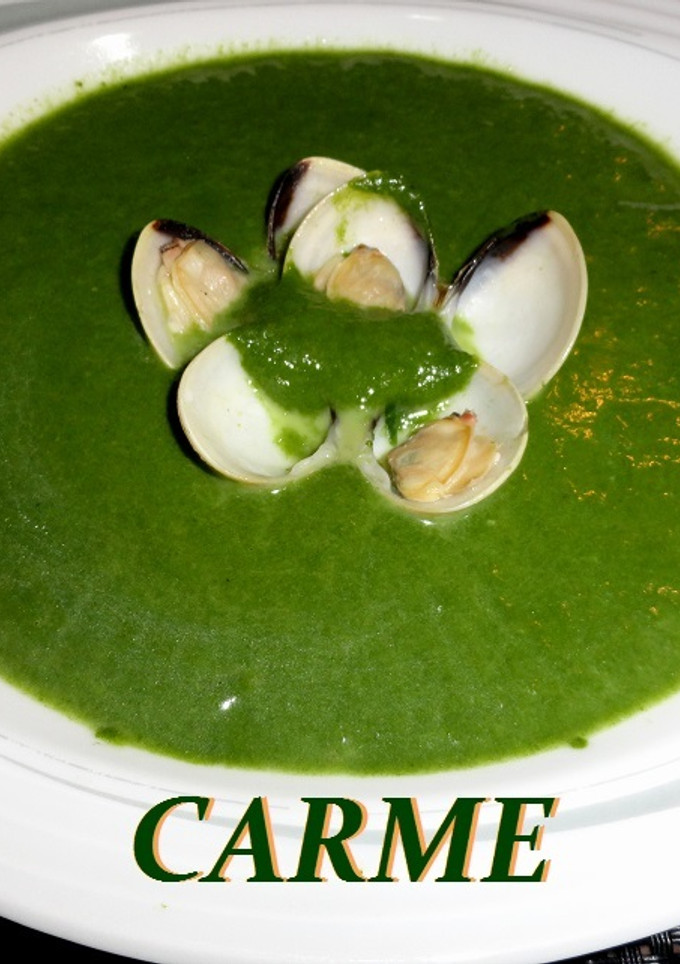 Una foto de Crema de espinacas con almejas