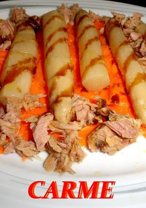 Una foto de Ensalada de espárragos con atún y zanahoria