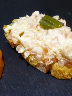 Una foto de Tostada de salmón al oporto