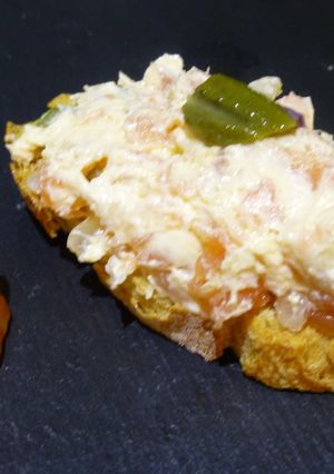 Una foto de Tostada de salmón al oporto