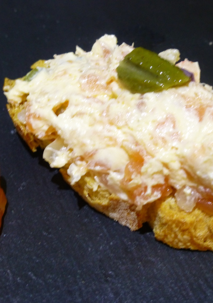 Una foto de Tostada de salmón al oporto