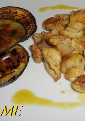 Una foto de Pollo en dados y berenjenas con mostaza y miel