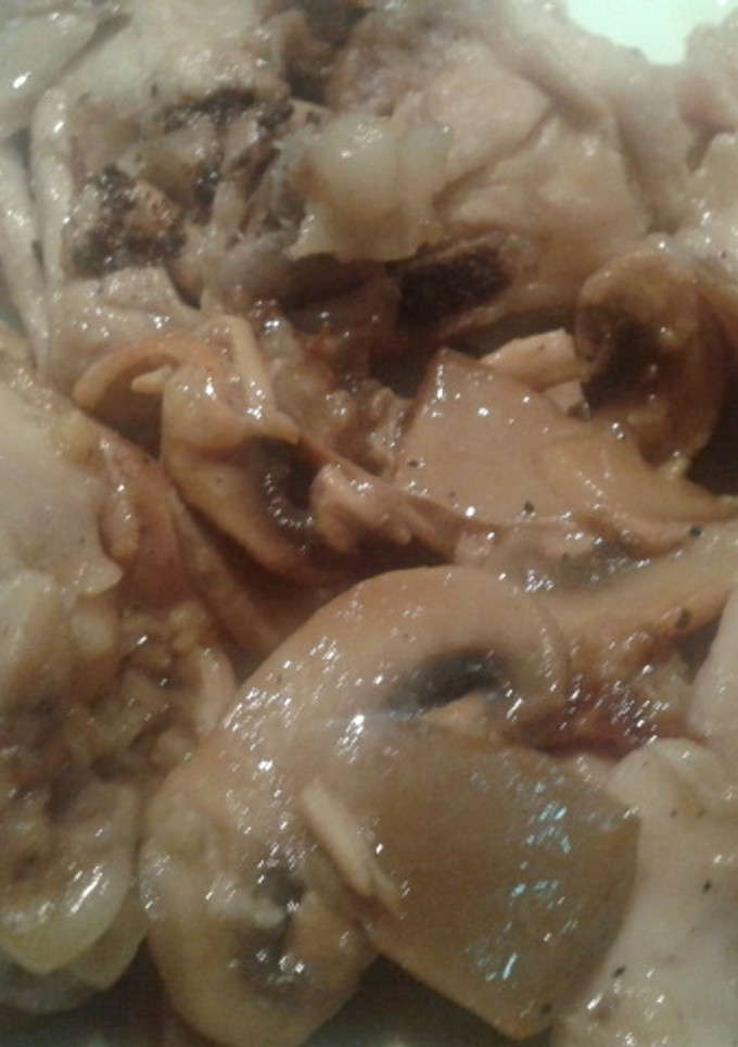 Una foto de Pollo con vino blanco y champiñones rápida