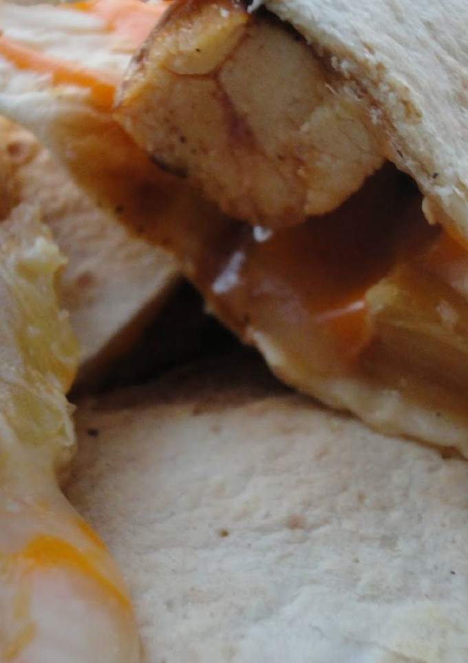 Una foto de Quesadillas de pollo y piña