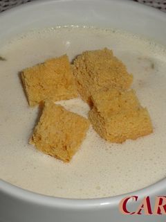 Una foto de Crema de berenjena con espuma de almendras
