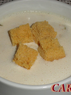 Una foto de Crema de berenjena con espuma de almendras