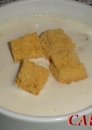 Una foto de Crema de berenjena con espuma de almendras