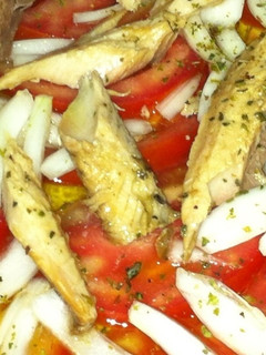 Una foto de Ensalada de caballa con tomate y cebolla