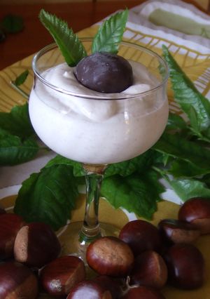 Una foto de Copa otoñal con mandarinas y crema de castañas