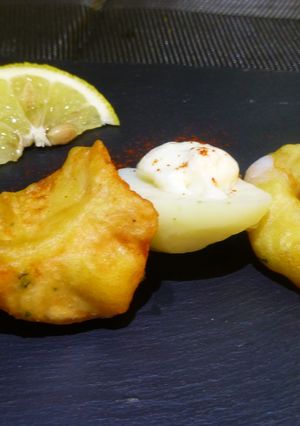 Una foto de Brocheta de salmón, langostino y patata
