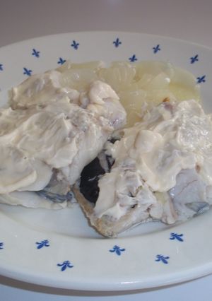 Una foto de Merluza cocida con mahonesa