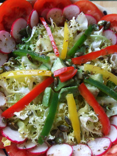 Una foto de Ensalada rápida con vinagreta de hierbas secas