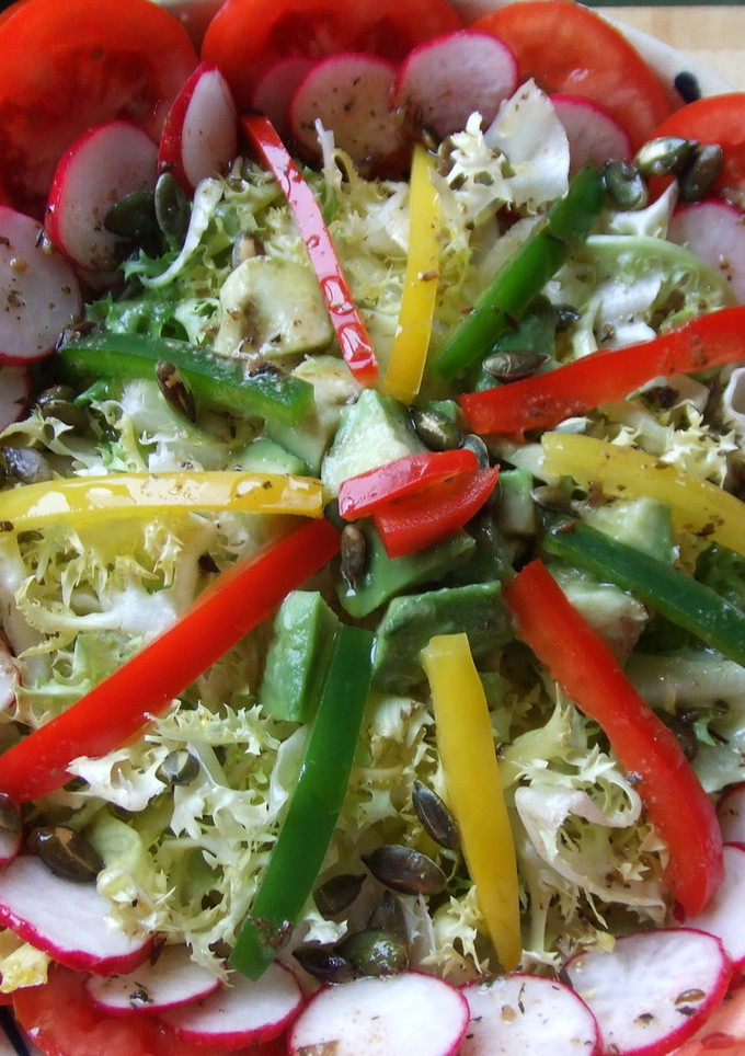 Una foto de Ensalada rápida con vinagreta de hierbas secas